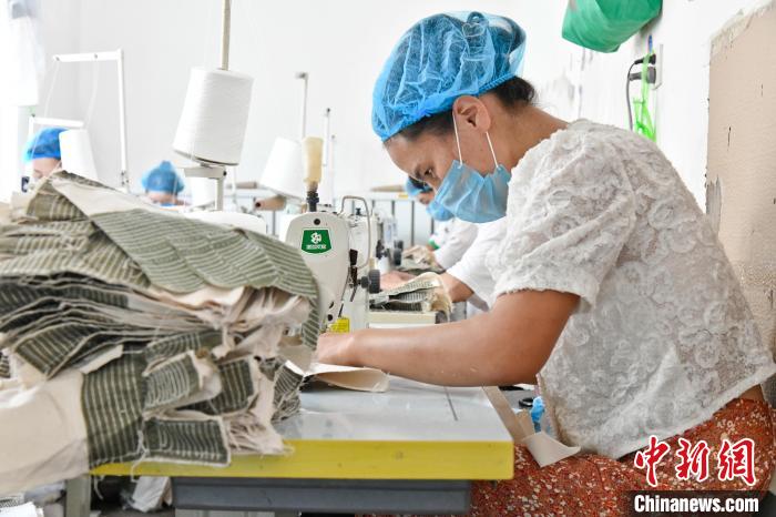 年產(chǎn)95億雙，河北邯鄲勞保手套暢銷東南亞市場(chǎng)