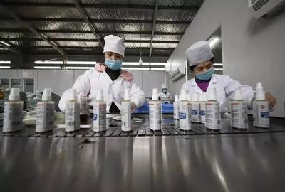 貴州巾幗 防疫生產兩不誤，田間車間勞作忙